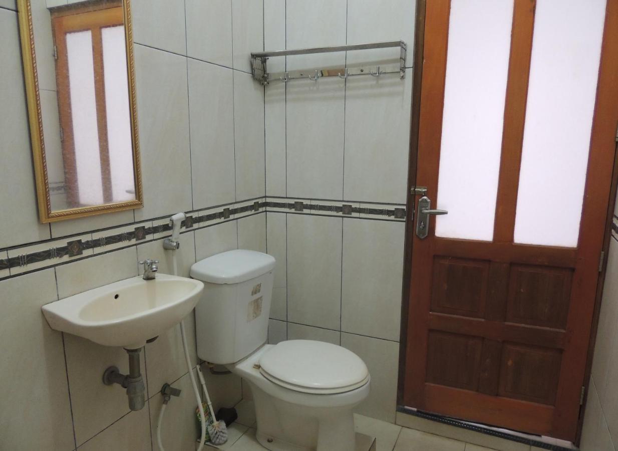 Lotus 2 Guest House Magelang Exterior photo