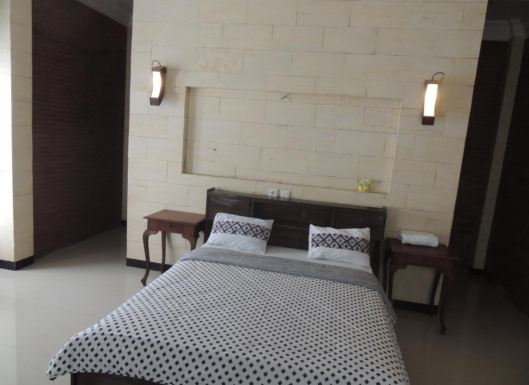 Lotus 2 Guest House Magelang Exterior photo