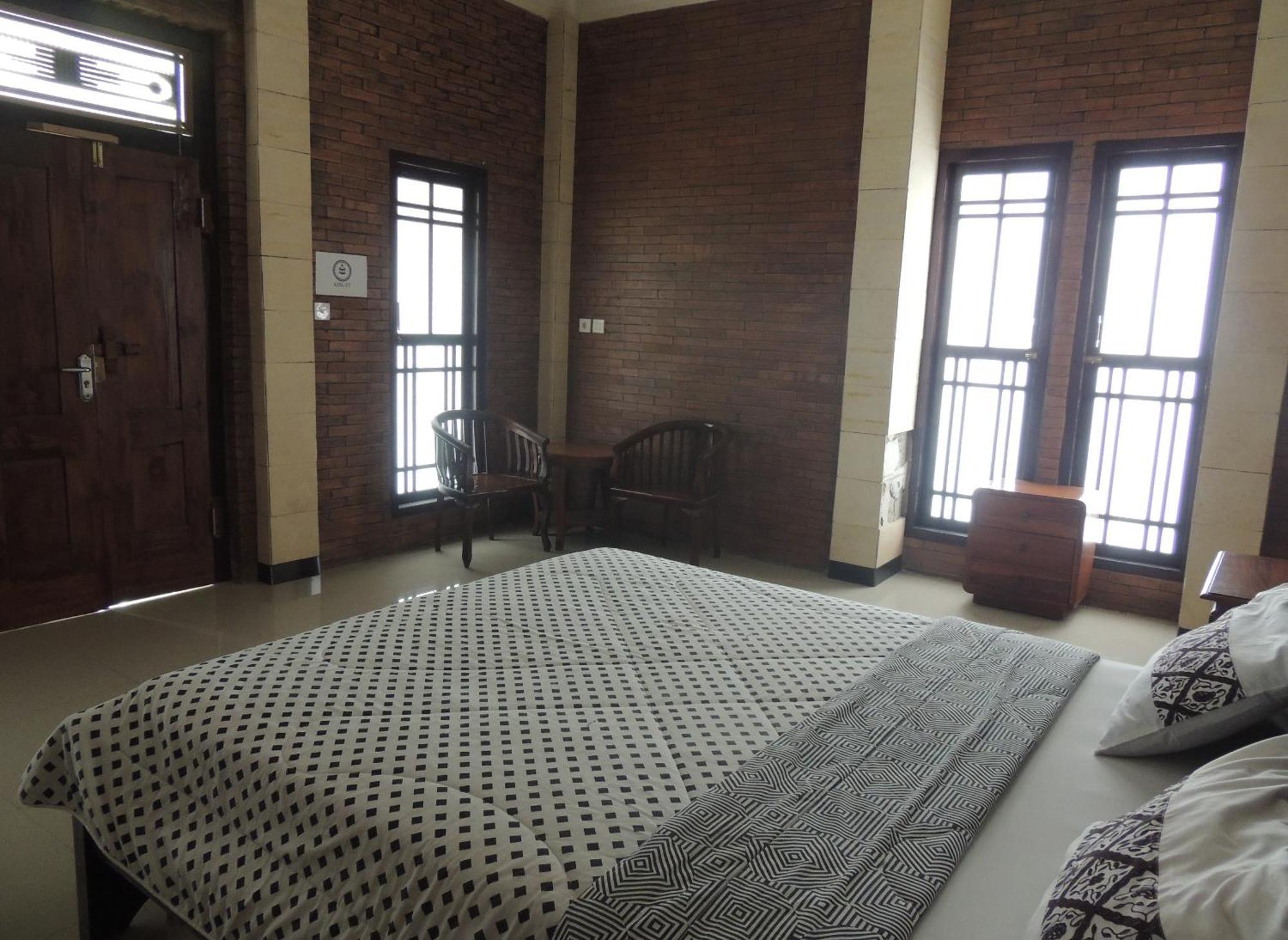 Lotus 2 Guest House Magelang Exterior photo