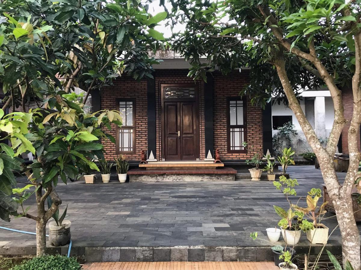 Lotus 2 Guest House Magelang Exterior photo
