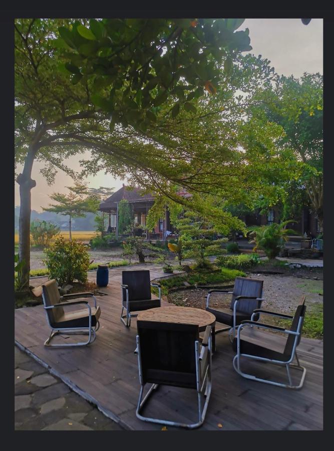 Lotus 2 Guest House Magelang Exterior photo