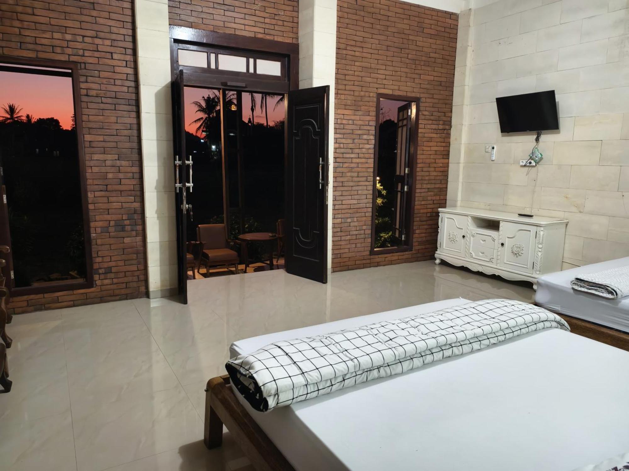Lotus 2 Guest House Magelang Exterior photo