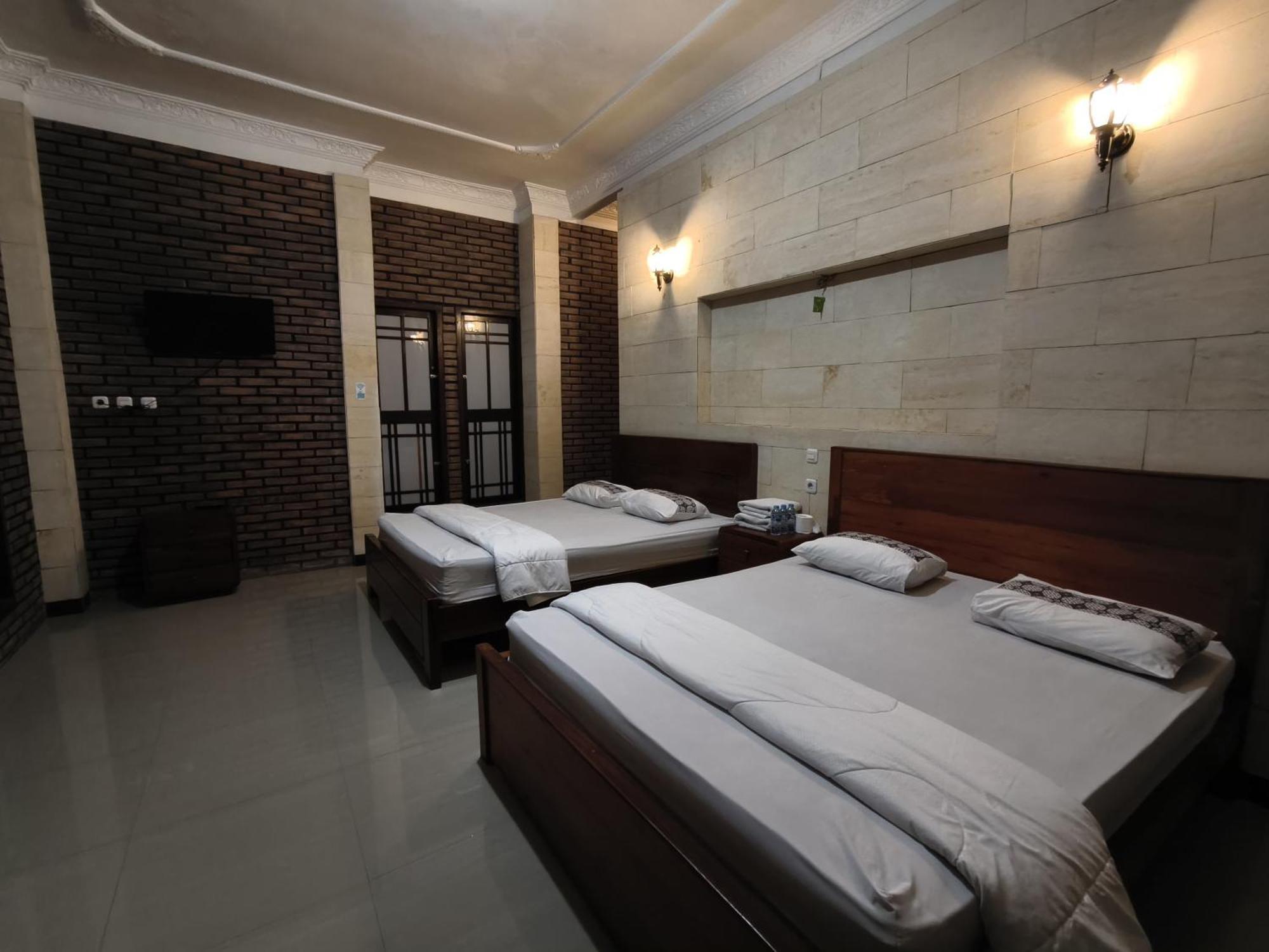 Lotus 2 Guest House Magelang Exterior photo