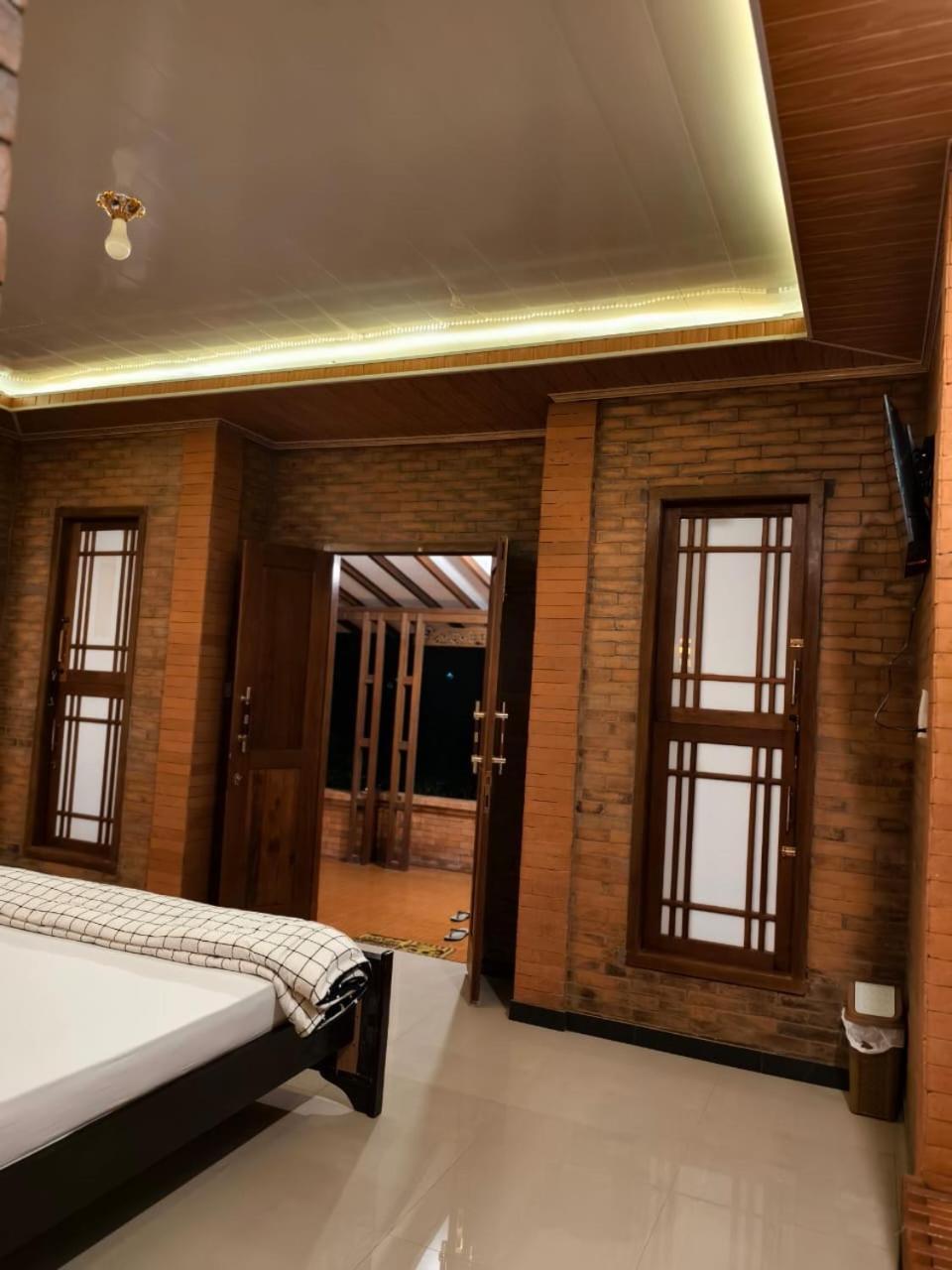 Lotus 2 Guest House Magelang Exterior photo