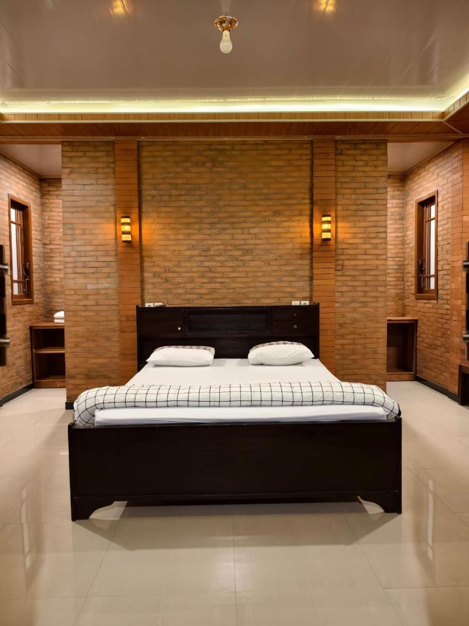 Lotus 2 Guest House Magelang Exterior photo